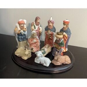 Vintage International Bazaar 10 Piece Porcelain Nativity Set Wooden Base